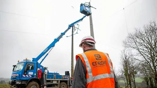 Tempêtes : 16.000 foyers encore sans électricité ce lundi matin...